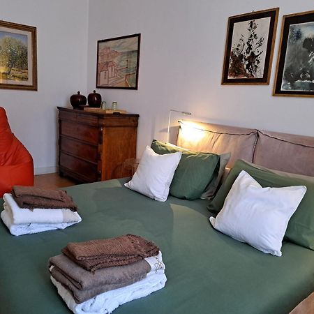 Casa Mari - Free Secure Parking, Breakfast, Private Bathroom, Wifi, Garden, Aircon, 3 Min Walk To Metro And Train Station Мілан Екстер'єр фото