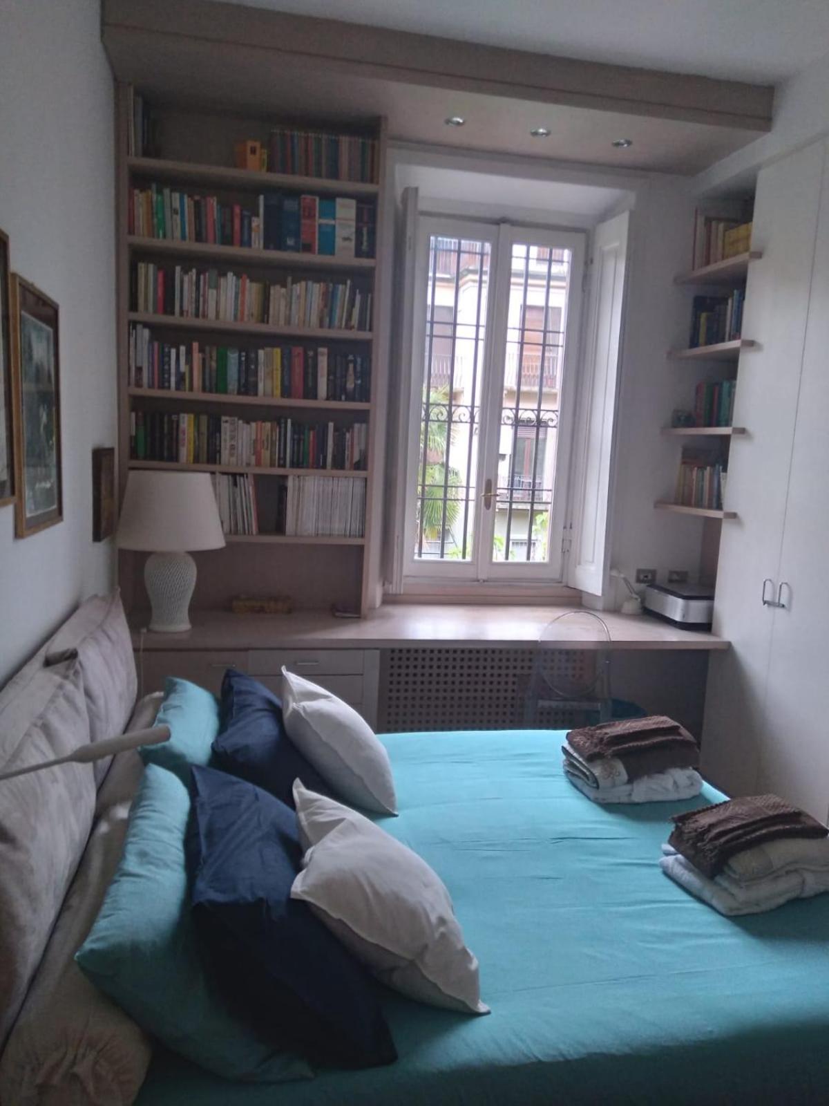 Casa Mari - Free Secure Parking, Breakfast, Private Bathroom, Wifi, Garden, Aircon, 3 Min Walk To Metro And Train Station Мілан Екстер'єр фото