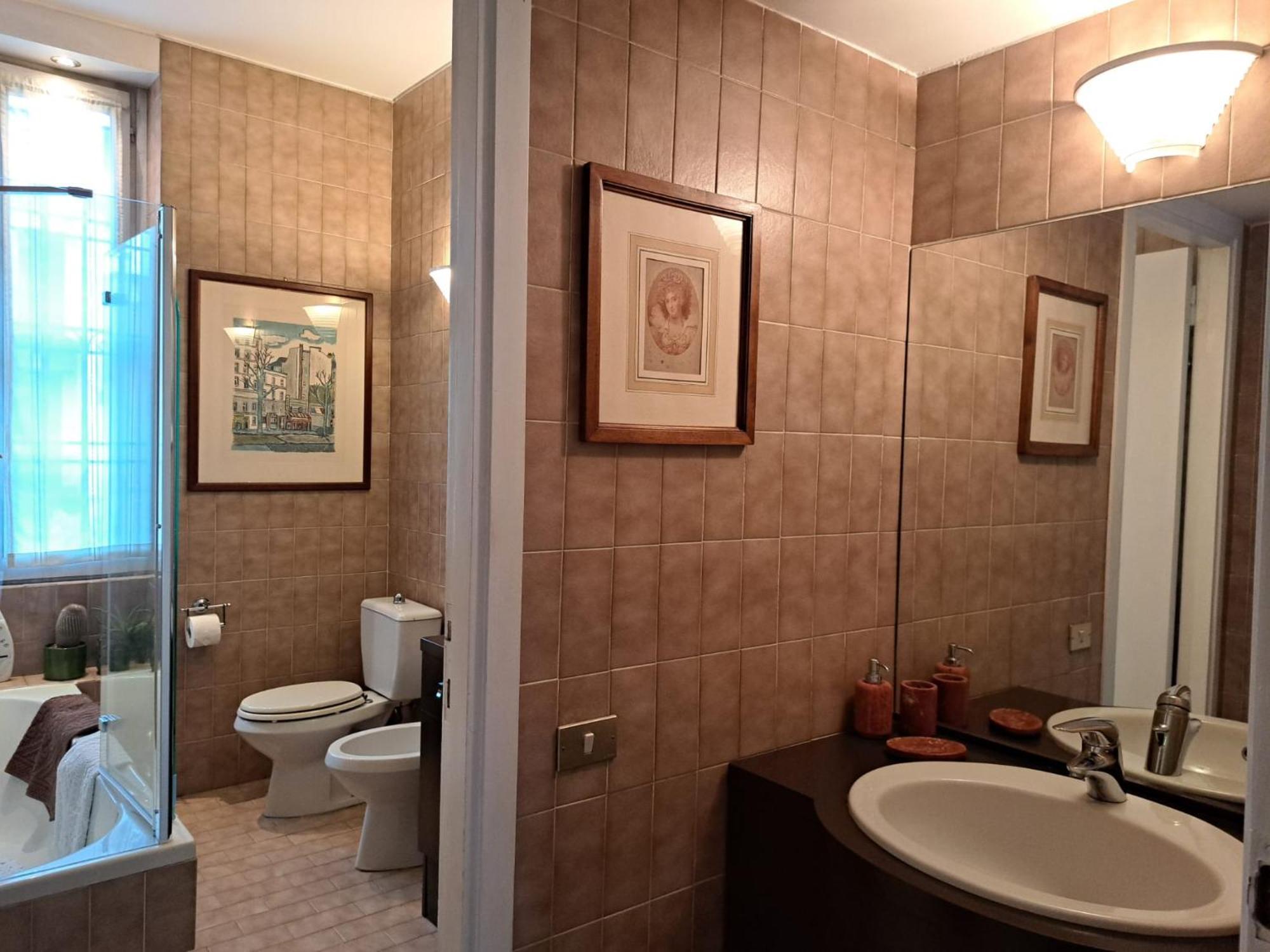 Casa Mari - Free Secure Parking, Breakfast, Private Bathroom, Wifi, Garden, Aircon, 3 Min Walk To Metro And Train Station Мілан Екстер'єр фото