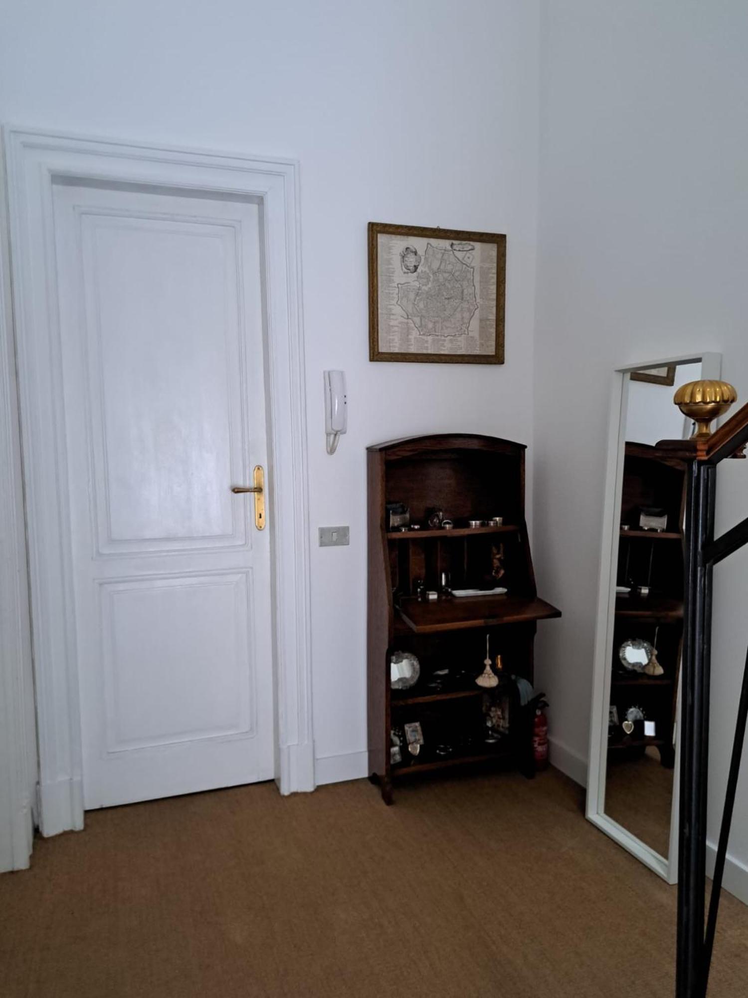 Casa Mari - Free Secure Parking, Breakfast, Private Bathroom, Wifi, Garden, Aircon, 3 Min Walk To Metro And Train Station Мілан Екстер'єр фото